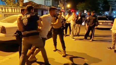 Aksaray'da hareketli dakikalar! Erkek arkadaşından kaçan genç kadın kendini köprüden atmak istedi