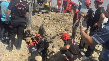 Maraş'ta göçük altında kalan iş makinesi operatörü Abdülmelik T. kurtarıldı