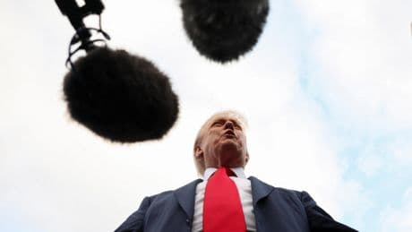 Affaire Epstein : Trump assure n'avoir «jamais» été informé de la présence de son nom dans le dossier