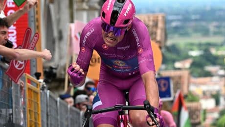 Pedersen, acaparador, suma su cuarto triunfo en el Giro y Del Toro estira su liderato con bonificaciones