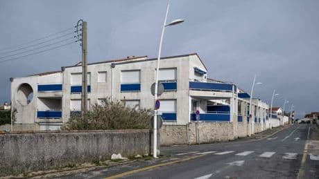 De Royan à Annecy et de Biarritz à Bonifacio, ces villes qui disent stop aux nouvelles résidences secondaires