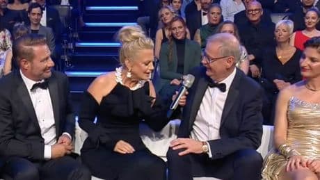 Schöneberger und Jauch lästern live beim Fernsehpreis über das ZDF