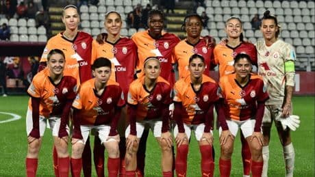 Galatasaray Kadın Futbol Takımı'nda 18 oyuncuyla yollar ayrıldı