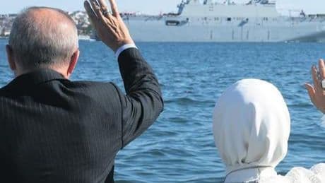 Cumhurbaşkanı Erdoğan Dolmabahçe’den selamladı