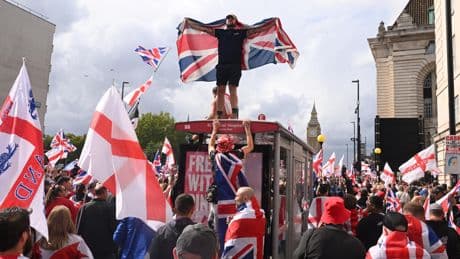« Nous devons défendre notre pays contre cette invasion de criminels étrangers » : à Londres, un raz-de-marée nationaliste à l’appel du meneur Tommy Robinson