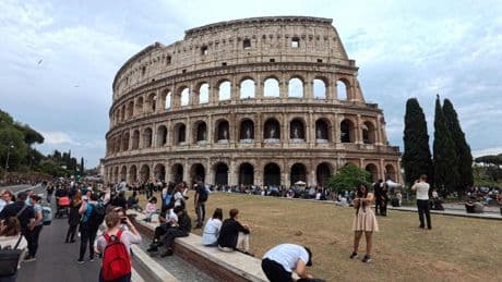 Toerist (47) gespietst door leuning na over hek Colosseum te zijn geklommen