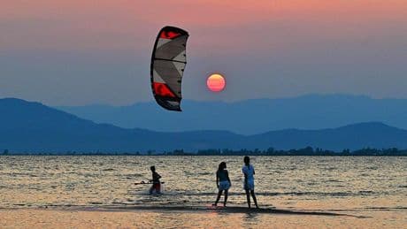 Tarde de 'kitesurf' en el Delta