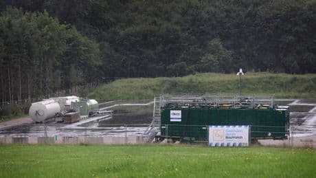 Umstrittenes Energieprojekt: Greenpeace protestiert auf Bohrplatz gegen Gasförderung