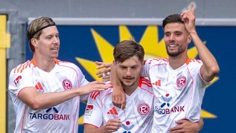 Hannover schießt sich auf Platz eins – Düsseldorf siegt gegen zehn Paderborner