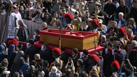 Mort de François : pourquoi le corps du pape a-t-il été transporté à Saint-Pierre ?