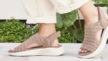 La sandalia más vendida de Skechers: la más cómoda y deseada para este verano