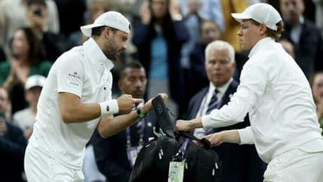 Sinner, Dimitrov si ritira per infortunio: lacrime per il bulgaro che saluta Wimbledon. Cosa è successo
