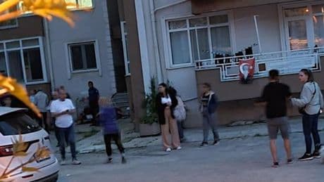 Cam silerken 2. kattan düşen yaşlı kadın can verdi