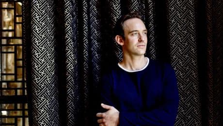 Joël Dicker desbanca a María Dueñas como autor más vendido en castellano por Sant Jordi