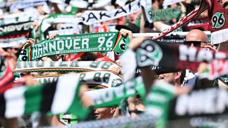 96 testet gegen Italien-Klub - Wurst-Wut bei Hannover-Fans