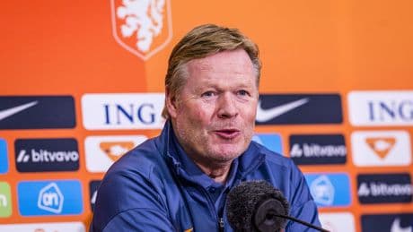 Ronald Koeman over afnemen aanvoerdersband Robert Lewandowski bij Polen: ’Nooit ruzie zoeken met je beste speler’