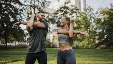 Del “¿entrenamos?” al “¿nos vemos después?”: así nace el amor en las quedadas para correr que arrasan en España