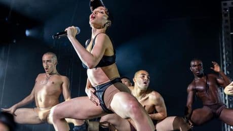FKA twigs: Gib den Namen am Eingang ab