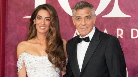George Clooney impacta con su &#039;nuevo&#039; pelo, ahora bicolor: &quot;Puede que me afeite la cabeza&quot;