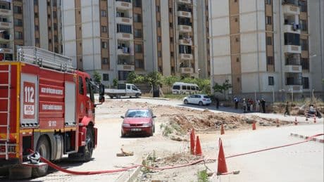 İskenderun’da 'izinsiz' kazı çalışması: Doğalgaz borusu patladı, poliklinikler boşaltıldı