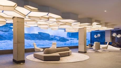 Letreros en braille, lenguaje de signos y sin barreras: así es un hotel accesible e inclusivo
