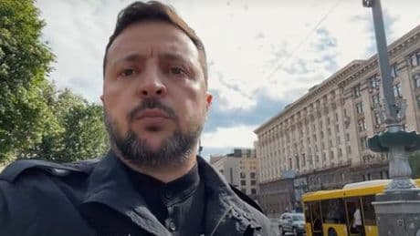 Russland: Wolodymyr Selenskyj spottet über Wladimir Putins Siegesparade