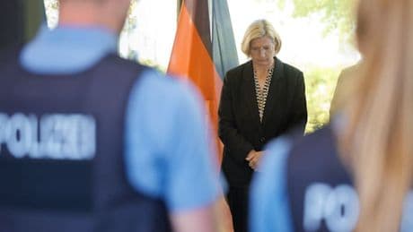 Kondolenzbuch für getöteten Polizisten – Spendenkampagnen sammeln Hunderttausende Euro