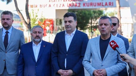 Özgür Özel'den Buca Cezaevi ziyareti: 'Arkadaşlarımızın tutuksuz yargılanmasını umut ediyoruz'