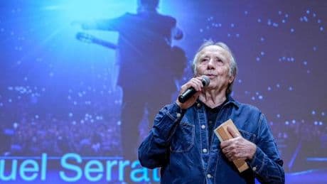 Serrat recibe el premio KM 13.774 por construir un vínculo gigante entre América y Catalunya