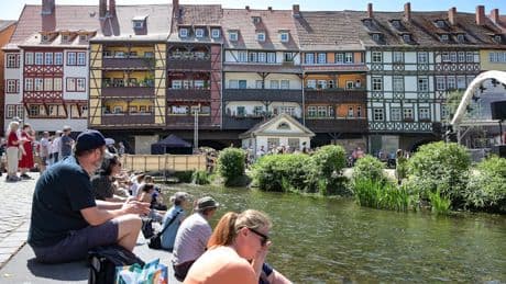 „Altstadt verkommt zur Kulisse“ - Diese Stadt macht Jagd auf illegale Airbnb-Wohnungen