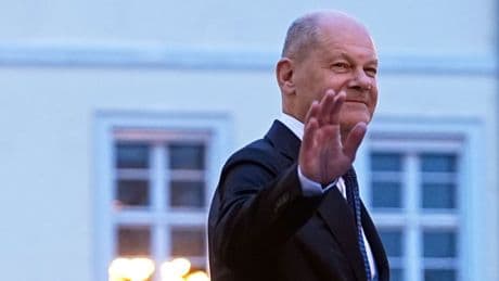 Beim Großen Zapfenstreich - Die drei geheimen Botschaften von Scholz