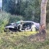 Jonge vrouw (22) zwaargewond bij crash tegen boom in Avelgem: zorgkundige biedt eerste hulp aan