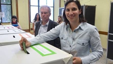 Elly celebra il funerale del referendum