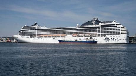 Notfall auf der "MSC Poesia": Seenotretter holen schwer erkrankten Kreuzfahrtpassagier von Bord