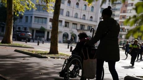 Casi 2.000 vizcaínos se benefician del servicio de apoyo en el hogar de la Diputación