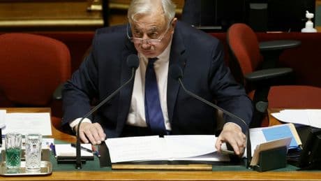 Taxe Zucman sur les hauts patrimoines: alors que Gérard Larcher oppose un «non», Raphaël Glucksmann y voit «la base de tout accord»