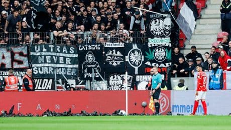 „Hat den Schlag nicht gehört“ - Eintracht-Boss geht auf Fan-Chaoten los!