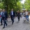 Geert Wilders uitgescholden voor kindermoordenaar in de Efteling: beveiliger houdt man tegen