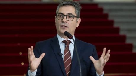 El juez Peinado pide al Supremo que impute a Bolaños por malversación y falso testimonio