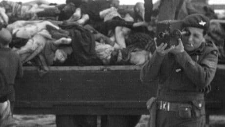Sam Mendes debuta en el documental con un retrato crudo del horror nazi en el campo de Bergen-Belsen