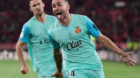 El Mallorca suspende a Dani Rodríguez de empleo, sueldo y capitanía tras sus críticas a Jagoba Arrasate