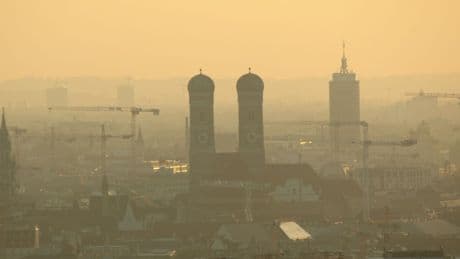 Wetterphänomen in München: Das ist der Grund für die diesigen Sonnenuntergänge