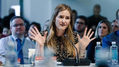 España cede tras años de bloqueo y paga por primera vez una indemnización millonaria por el recorte a las renovables