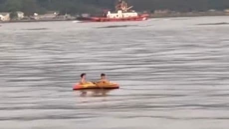 Sarıyer'de şişme botla denize açılan çocuklar kurtarıldı