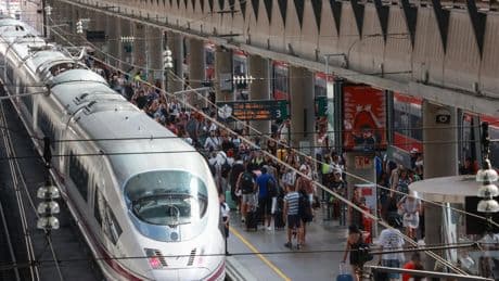 Suspendida de nuevo la circulación de trenes de alta velocidad en Sevilla por una incidencia en la catenaria