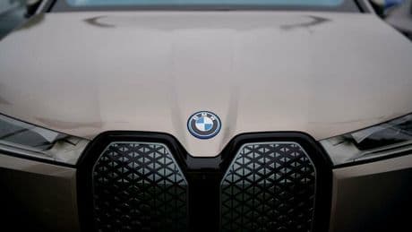 Quartalszahlen : BMW hofft nach Gewinneinbruch auf einen Zolldeal mit Trump: „Wir haben sehr gute Argumente“