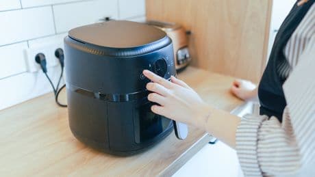 Im Experten-Check: So viel Strom verbrauchen Heißluftfritteusen wirklich