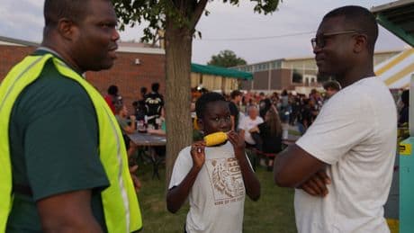 Migrants to Iowa strike different portraits where 'American Gothic' was created