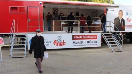 Yöneticisi olduğu belediye şirketine, sahibi olduğu şirketten et alımı