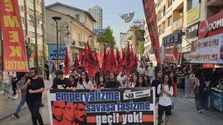 İzmir Emek Gençliği Denizleri andı: "Gençliğin yeri işçi sınıfının safıdır"